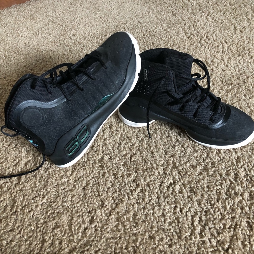 Basketball shoes